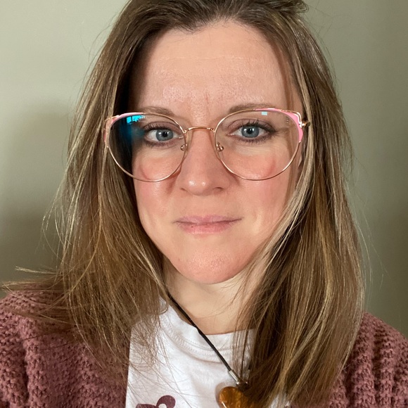 Meet your Posher, Shannon - Picture 3 of 3